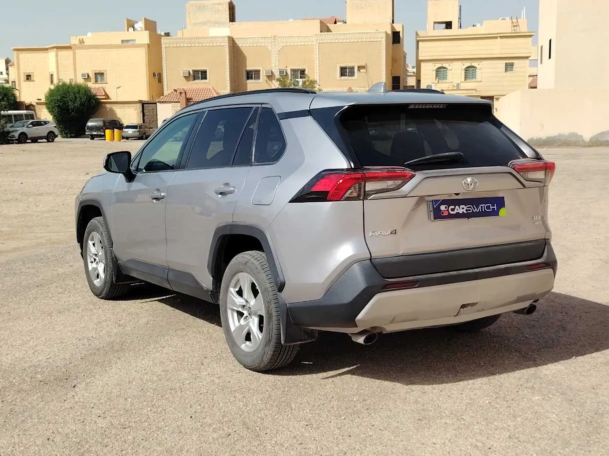 Car image 7