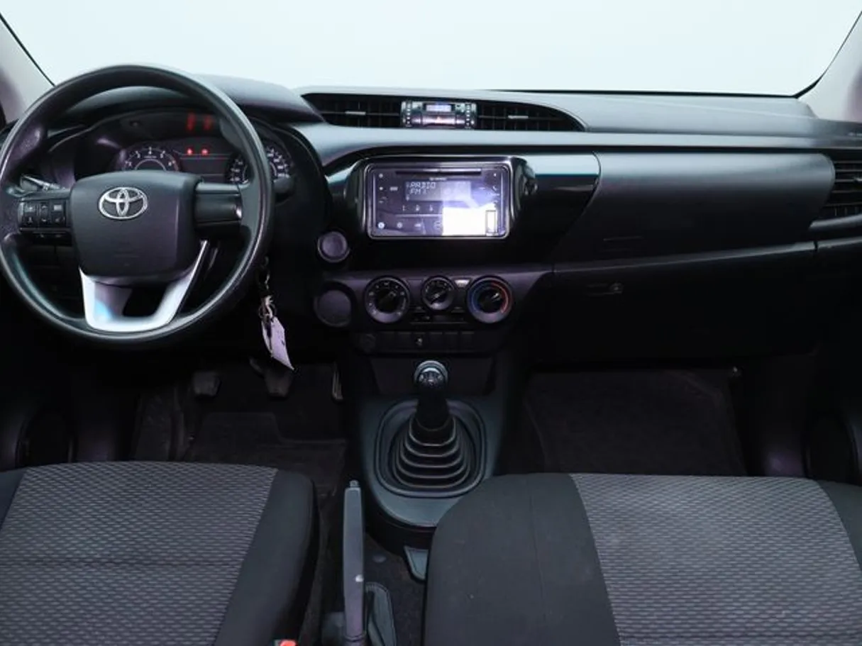 Car image 14