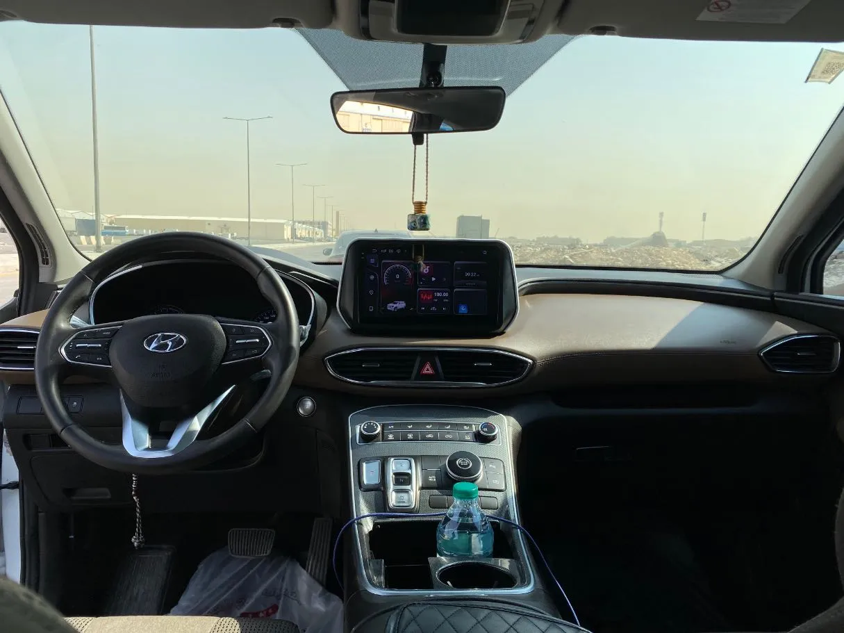 Car image 14