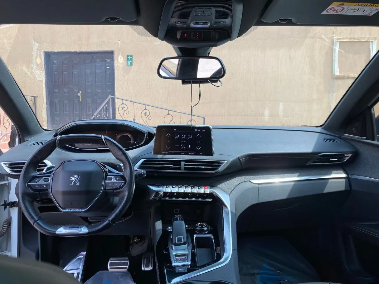 Car image 15