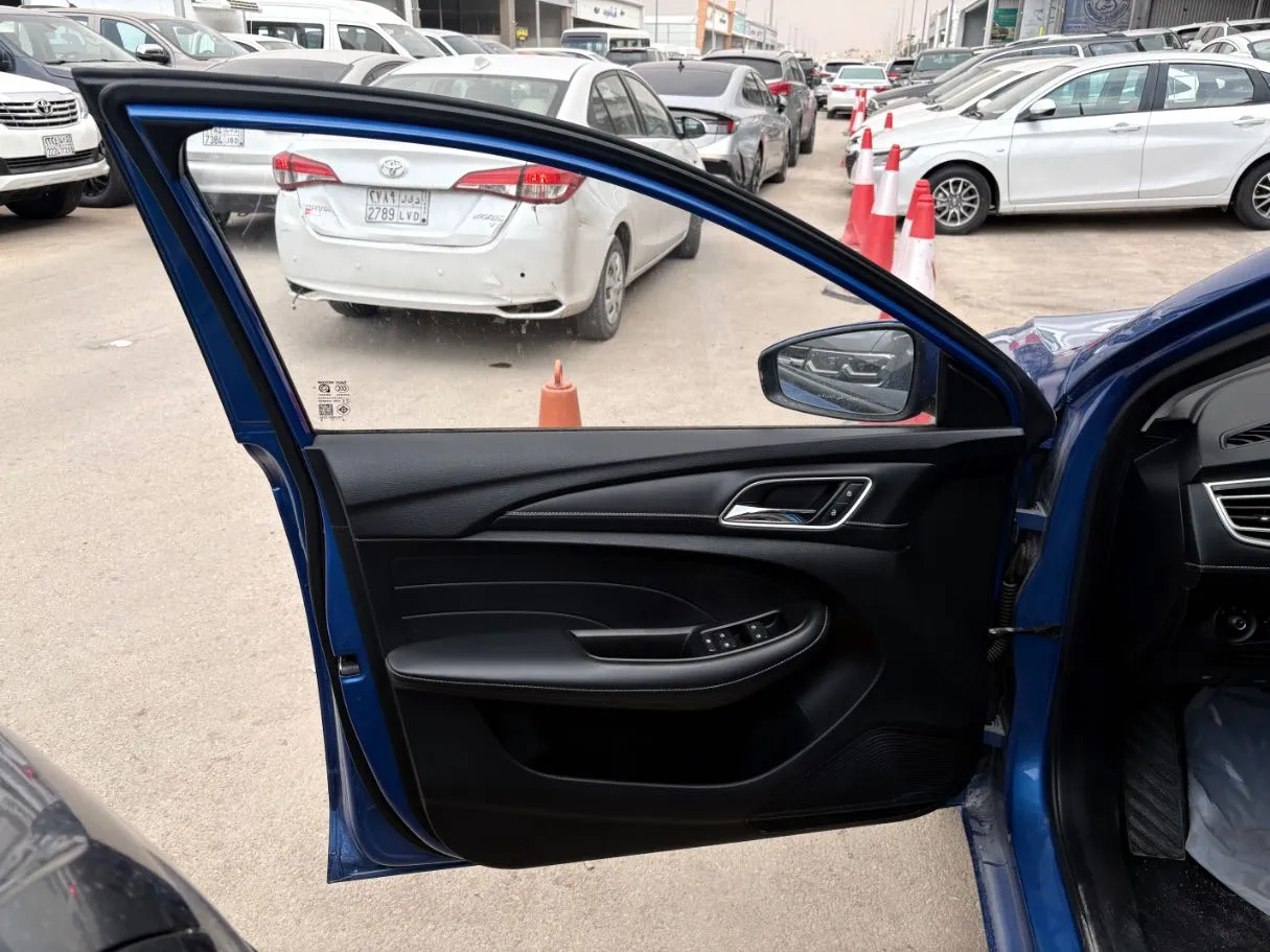 Car image 7