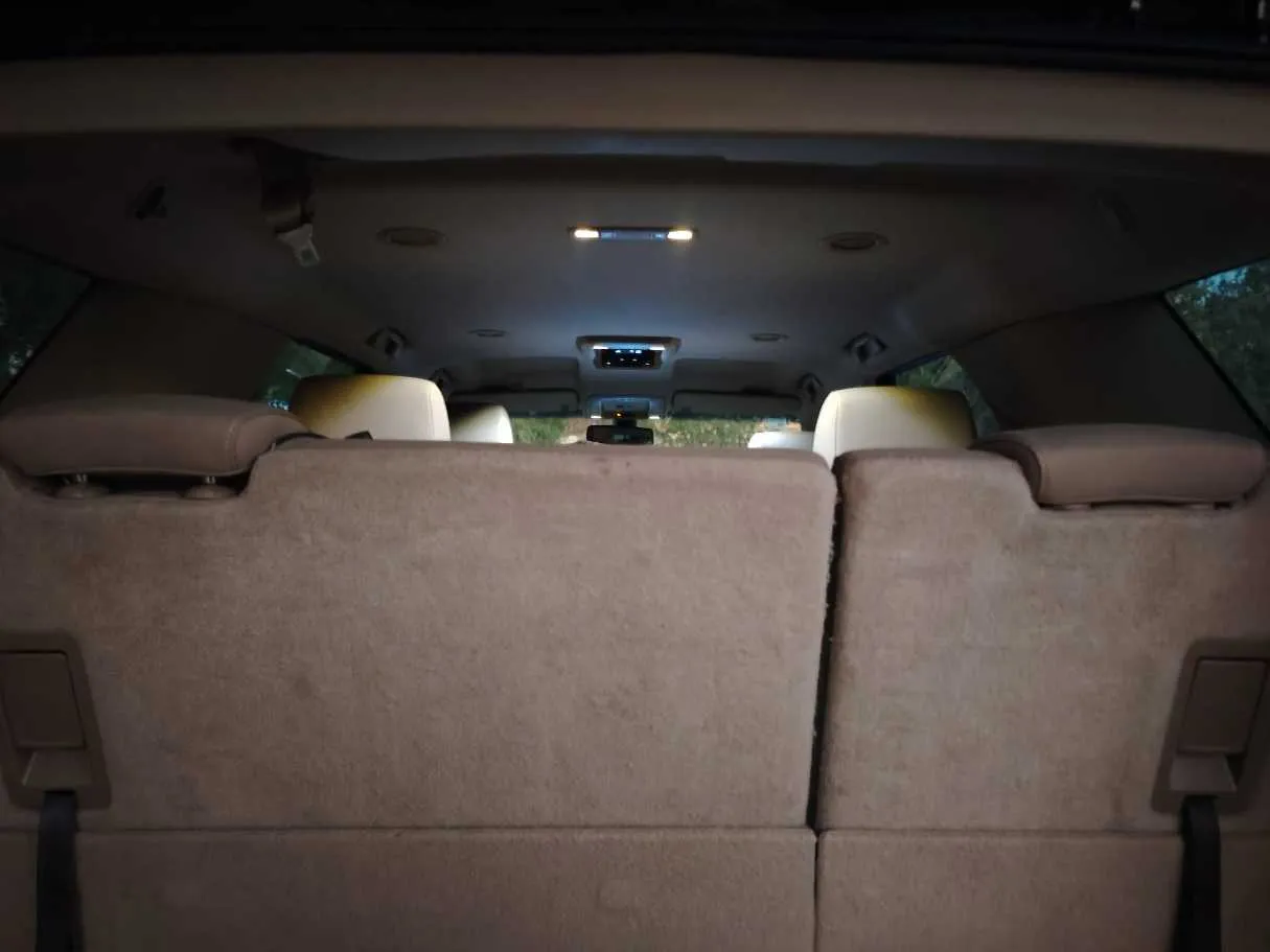 Car image 30