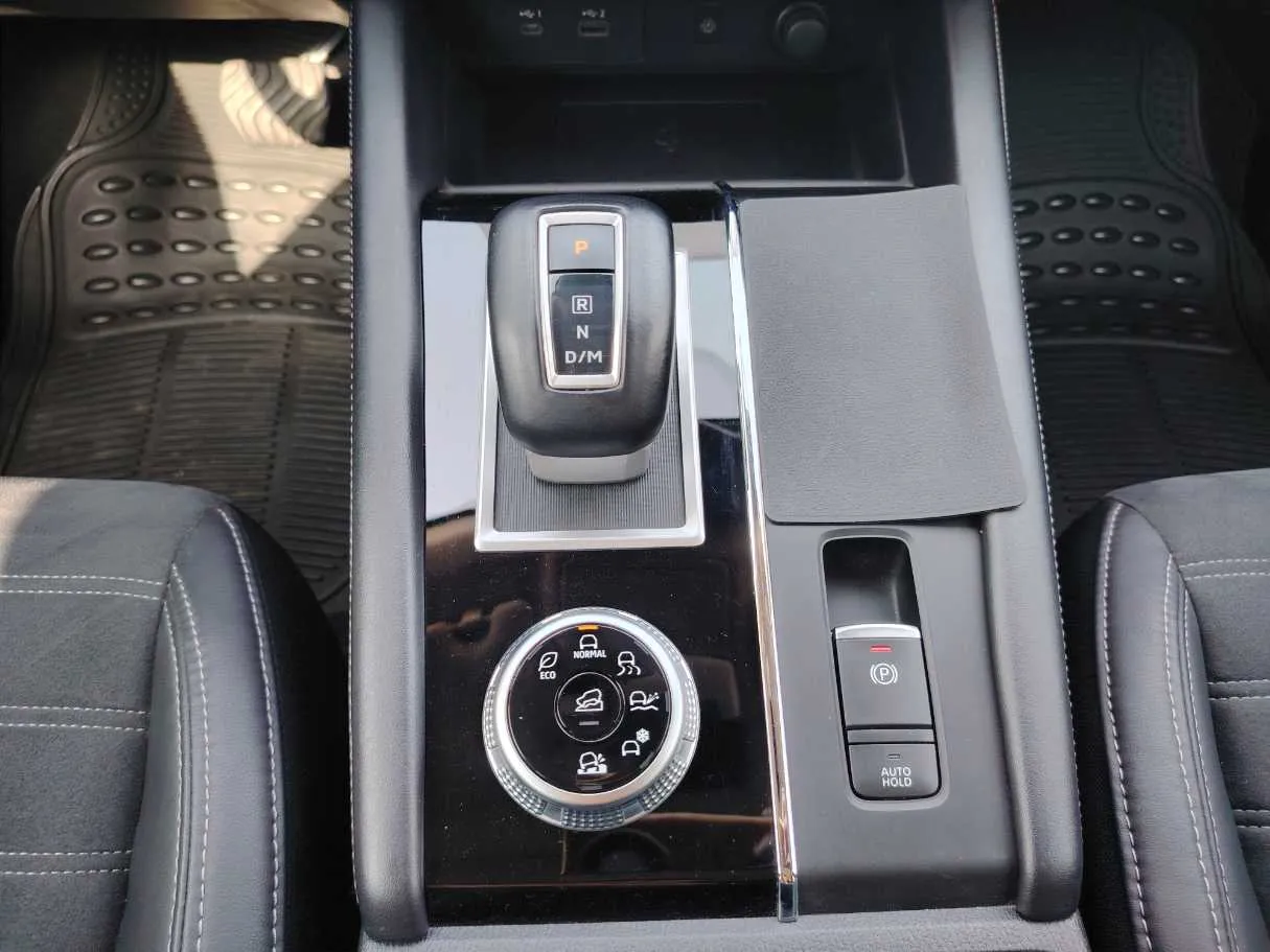 Car image 19