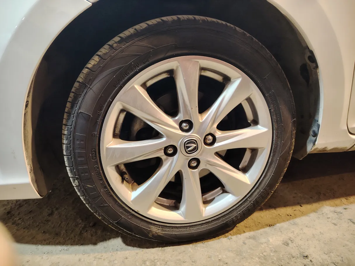 Car image 9