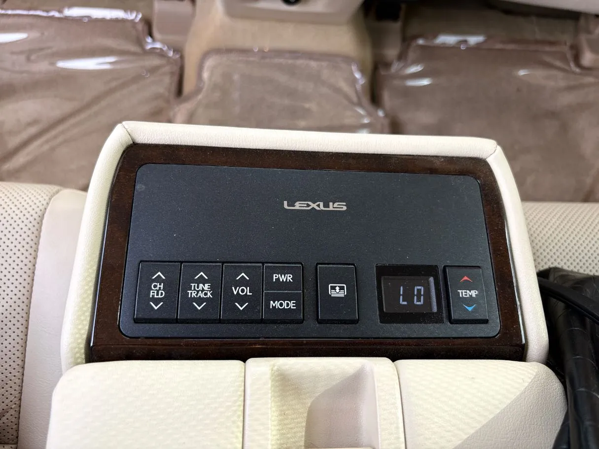 Car image 27