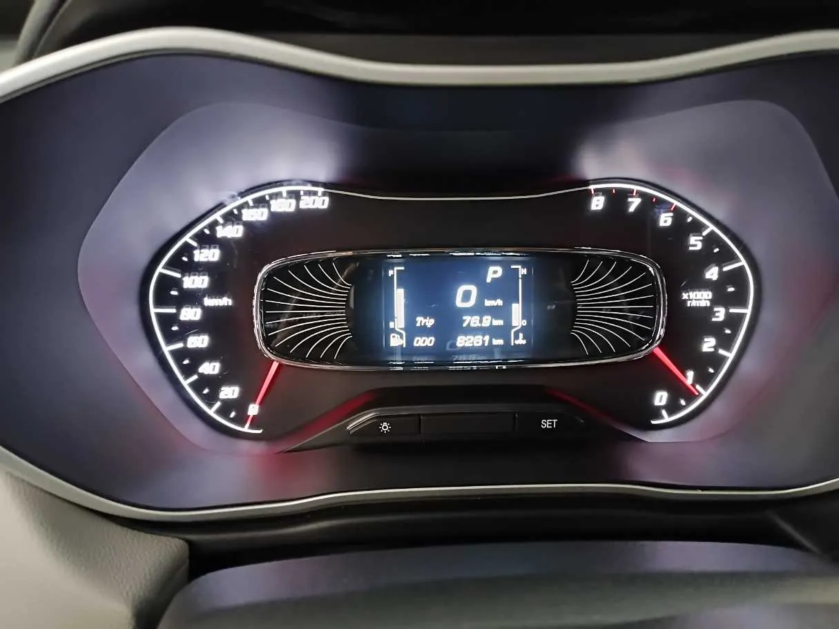 Car image 18