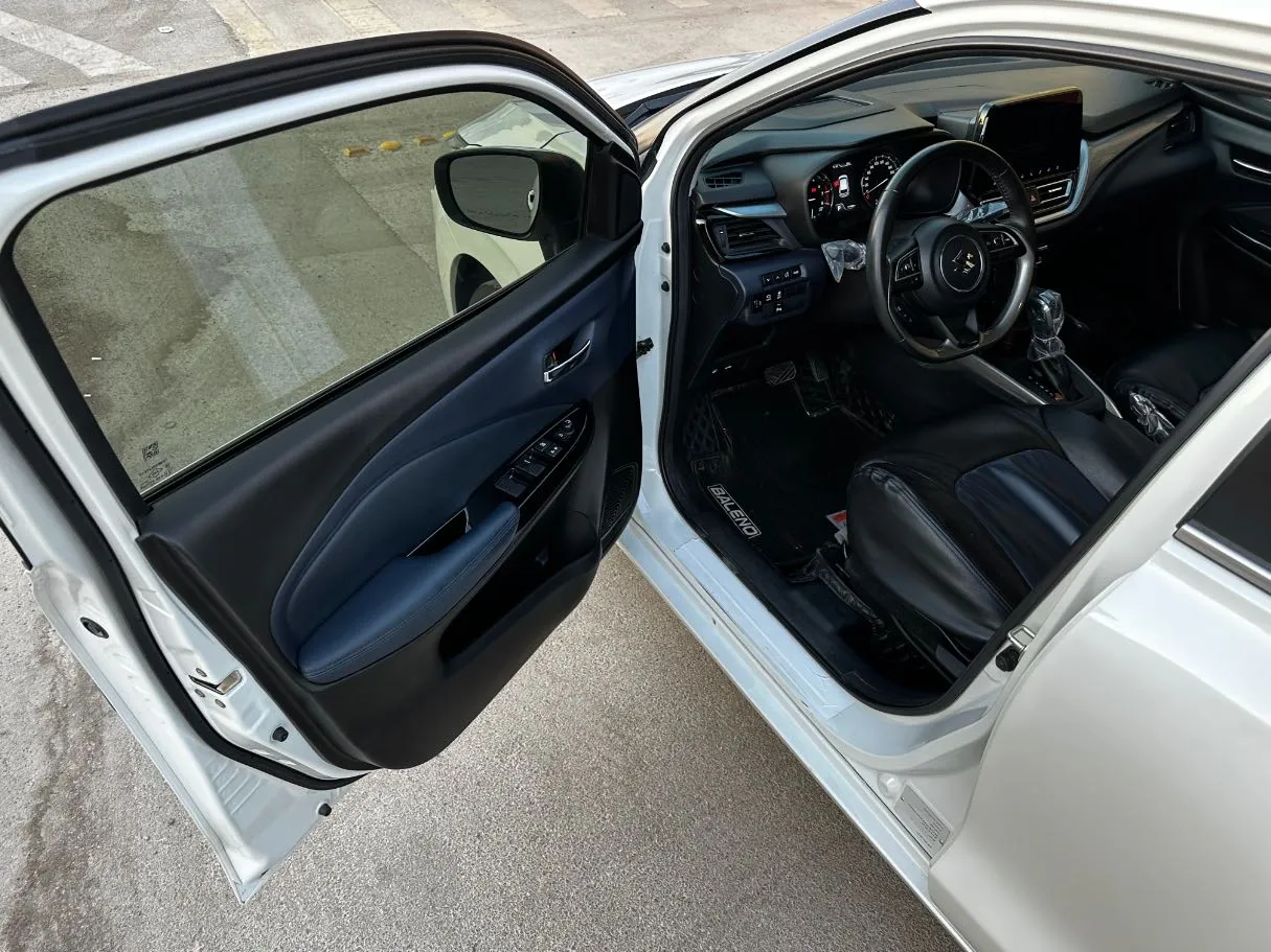Car image 11