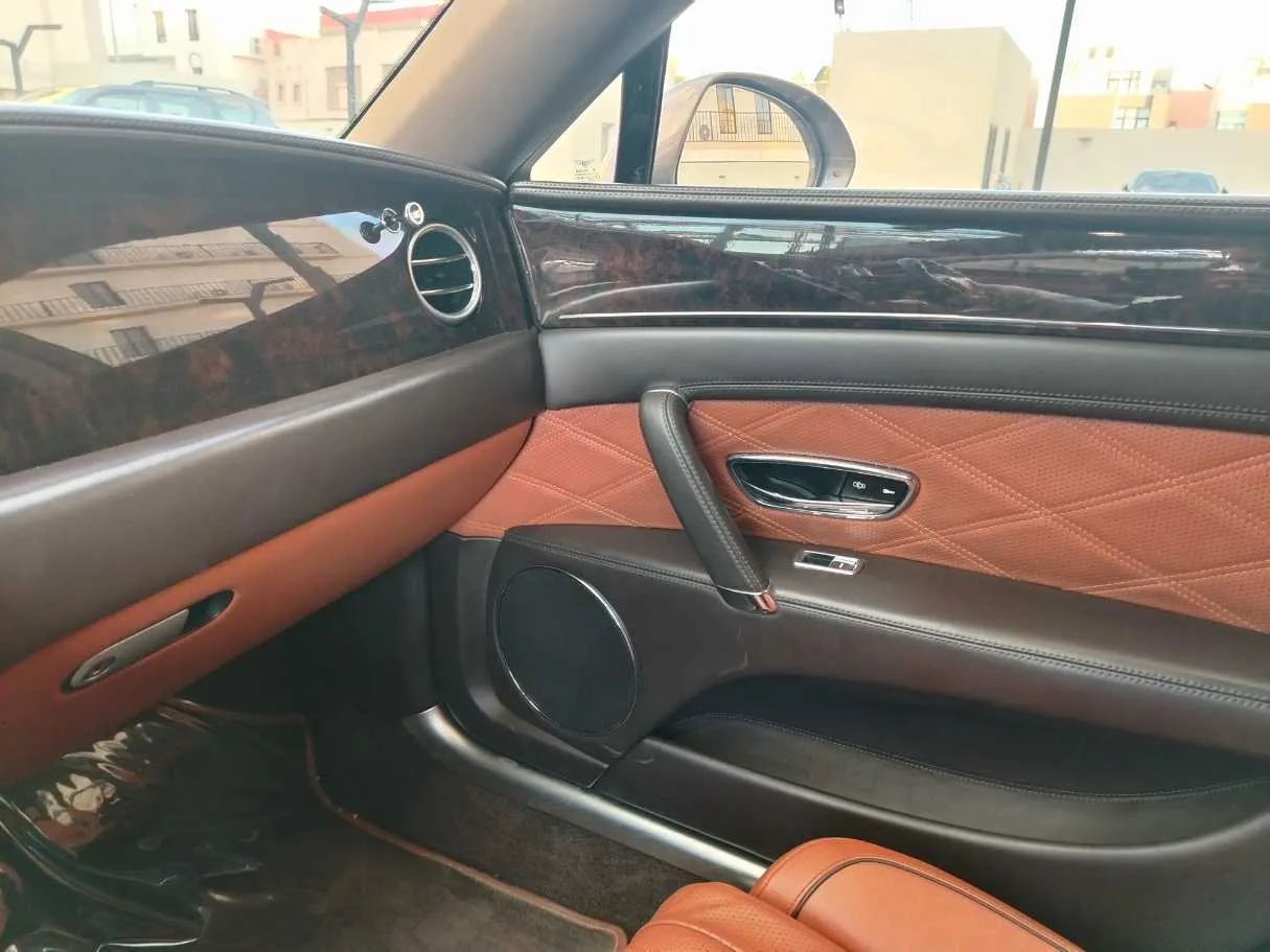 Car image 32