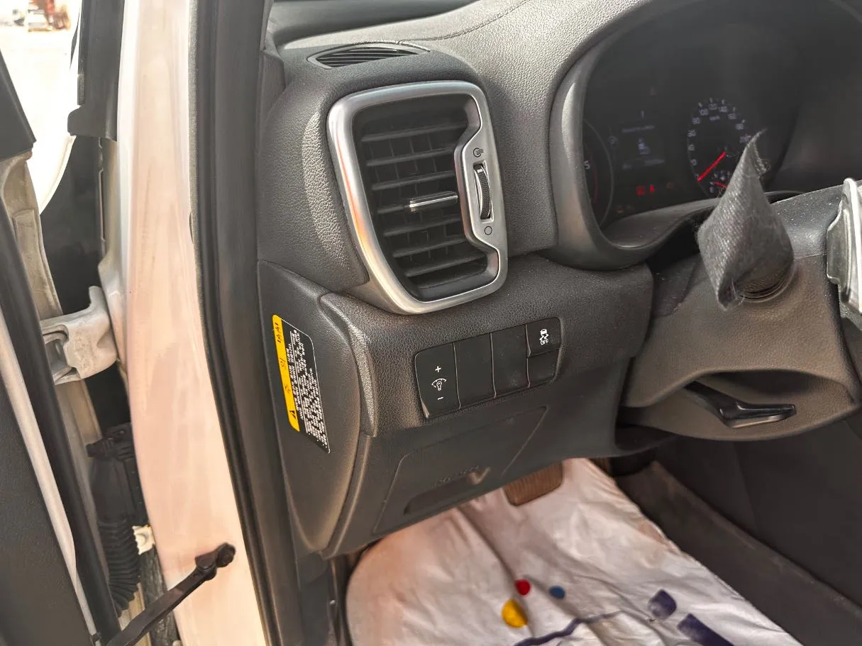 Car image 23