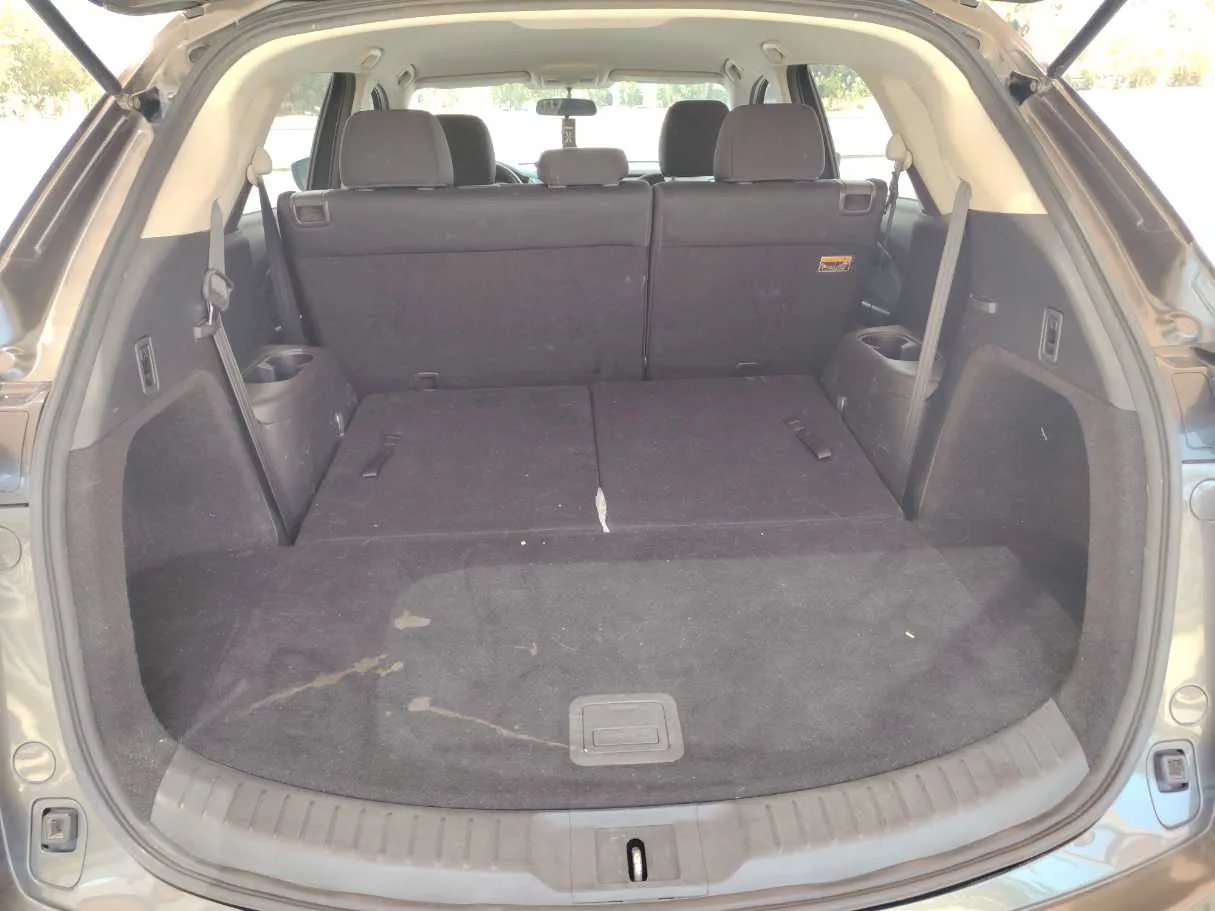 Car image 24