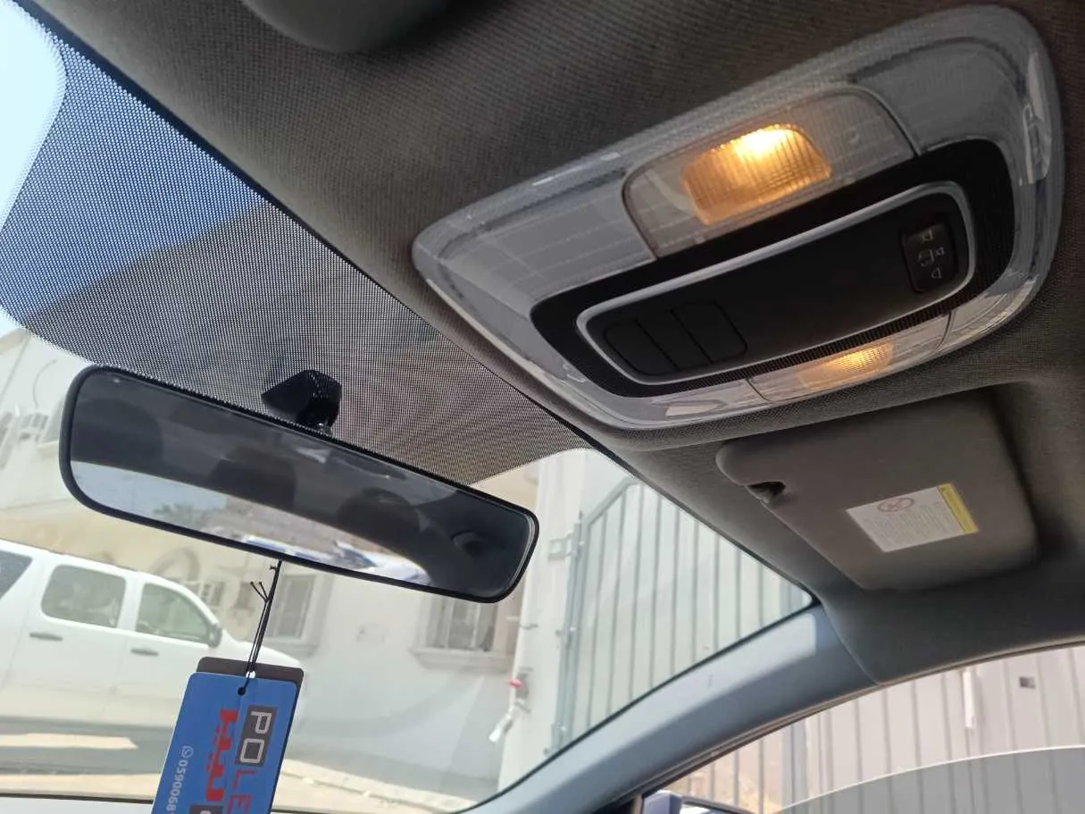 Car image 28