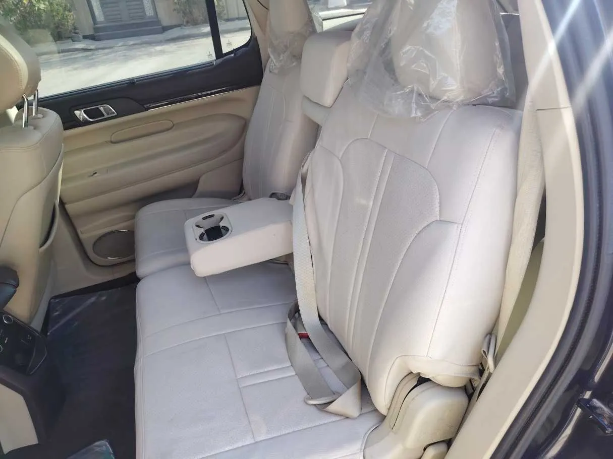 Car image 16