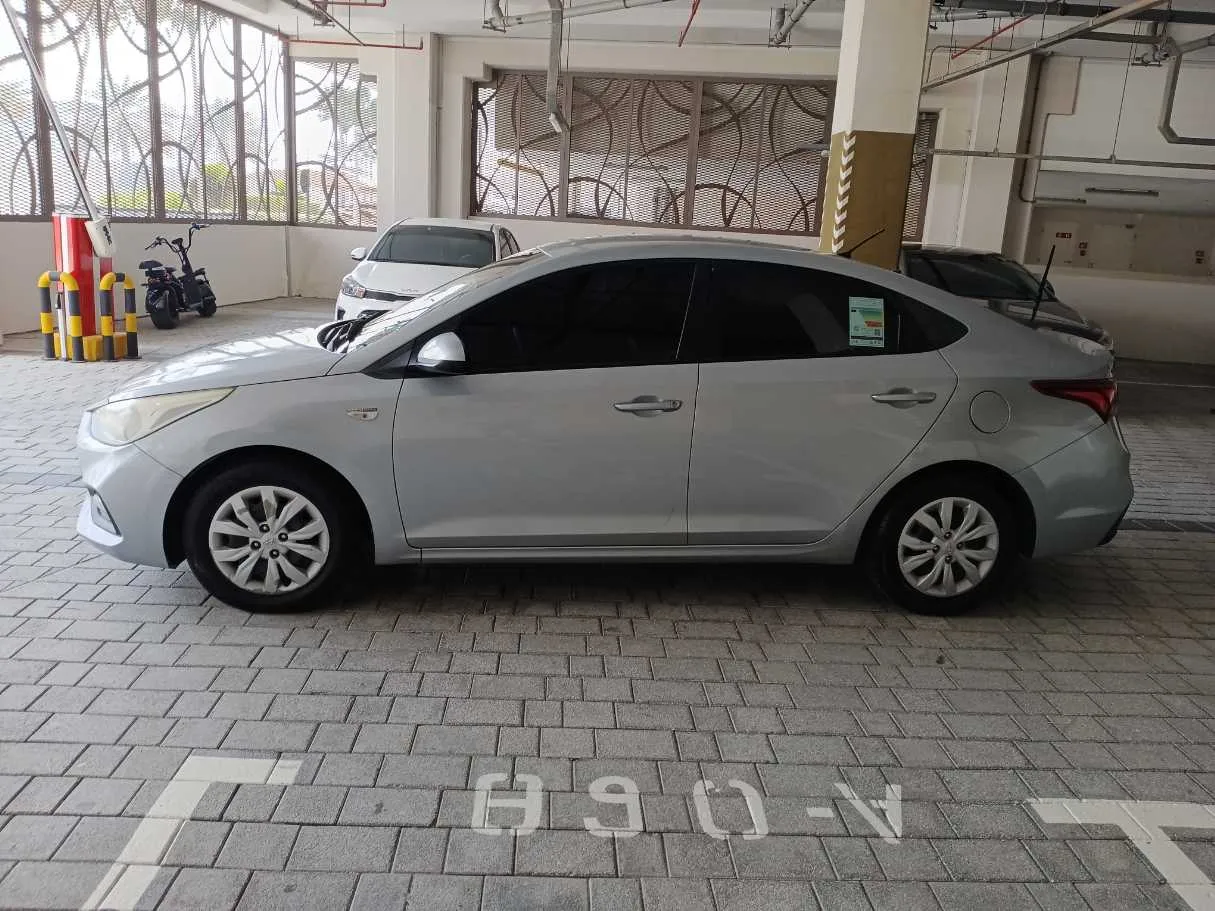 Car image 4