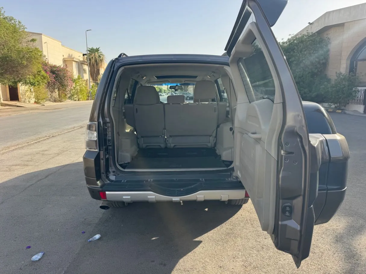 Car image 19
