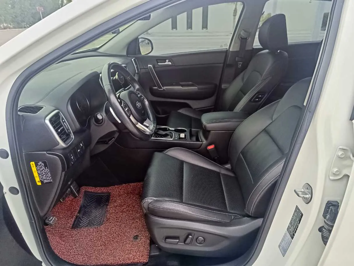 Car image 13