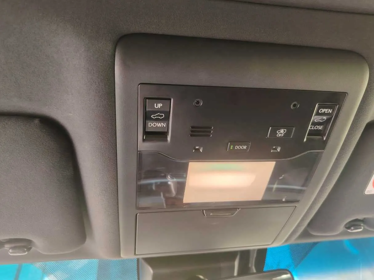 Car image 29