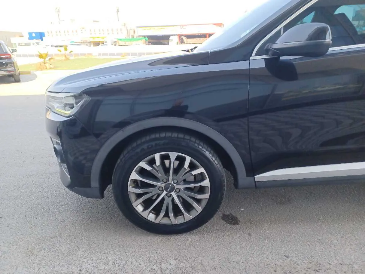 Car image 9