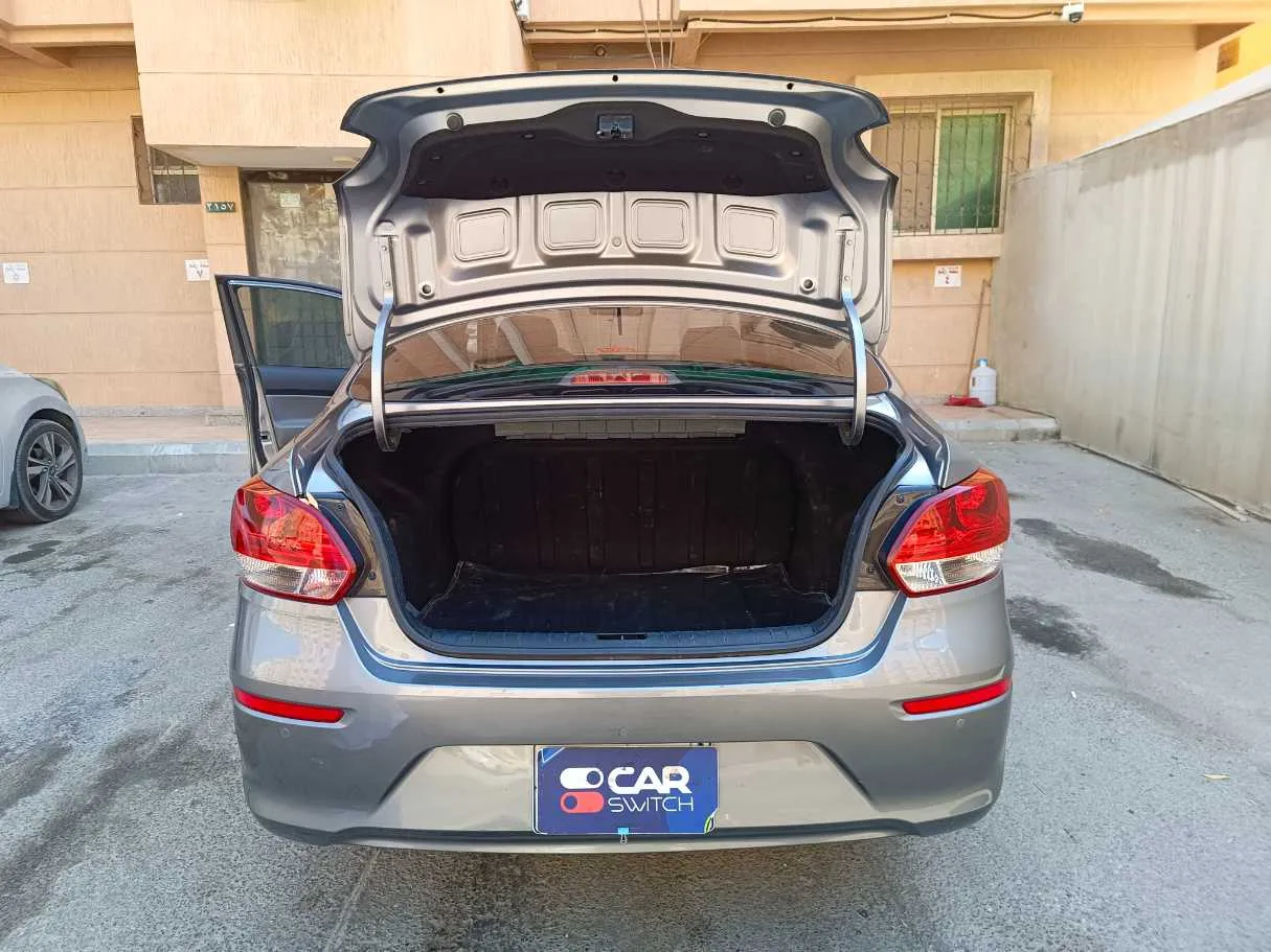 Car image 24