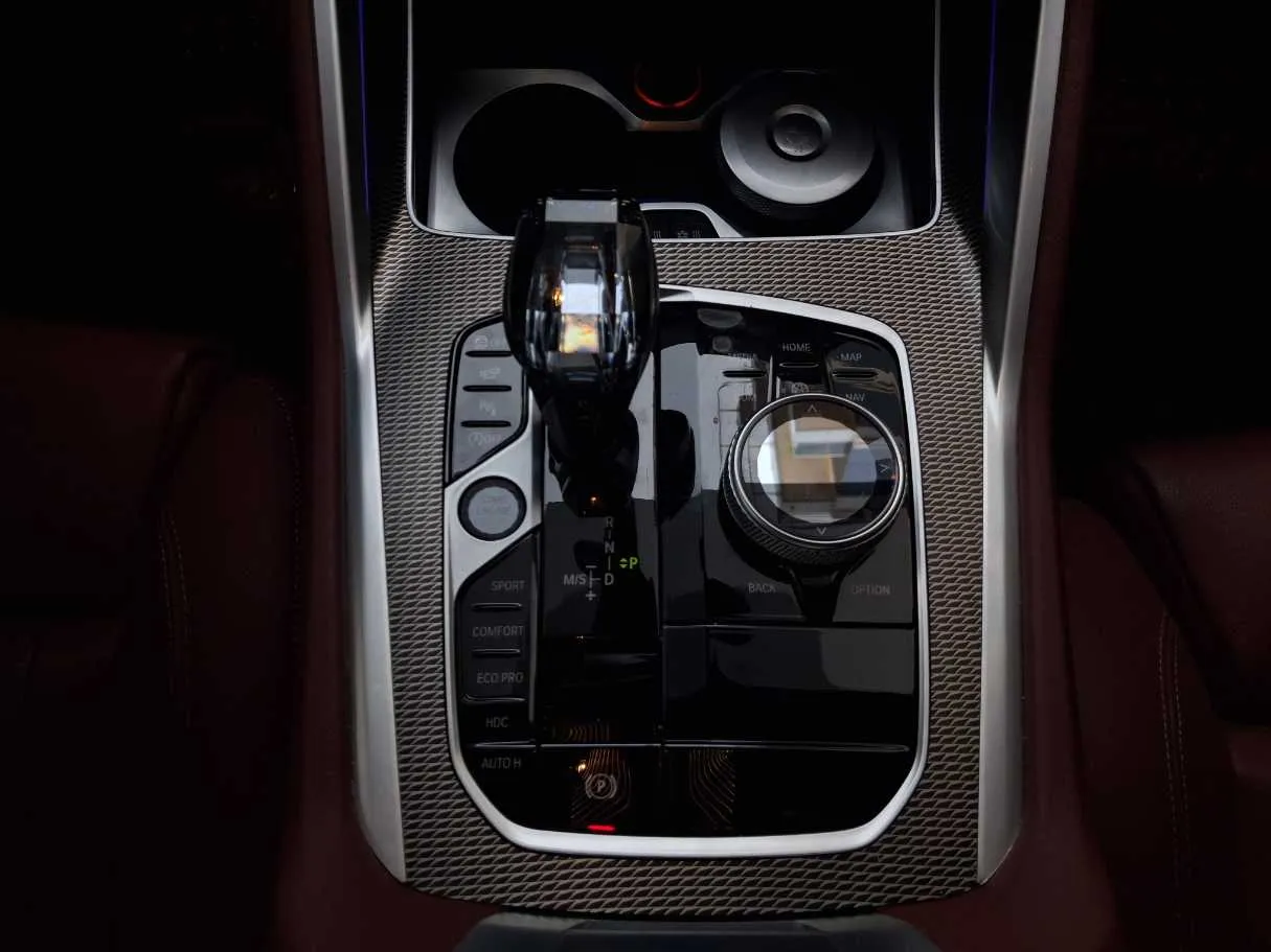 Car image 15