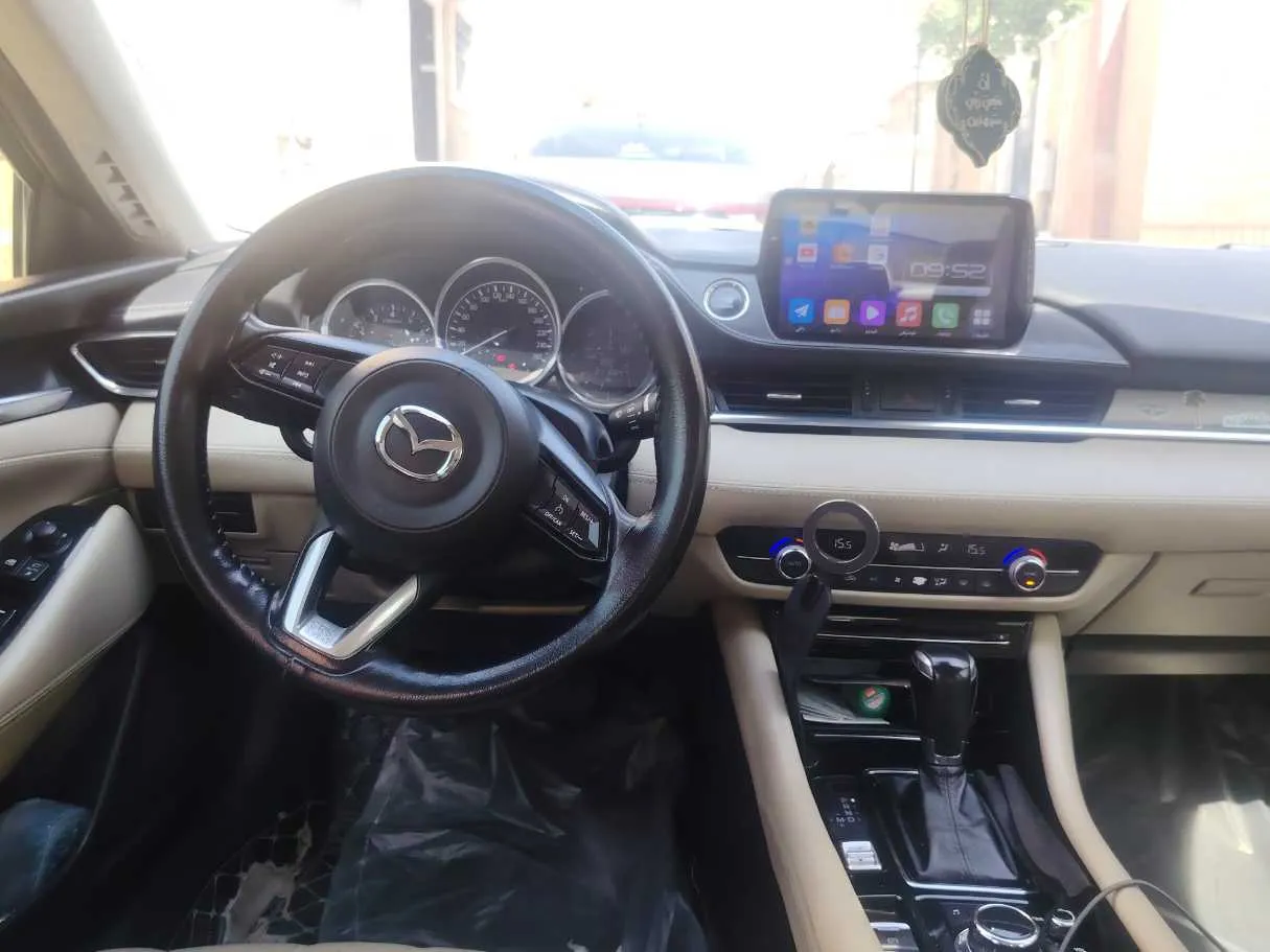 Car image 18