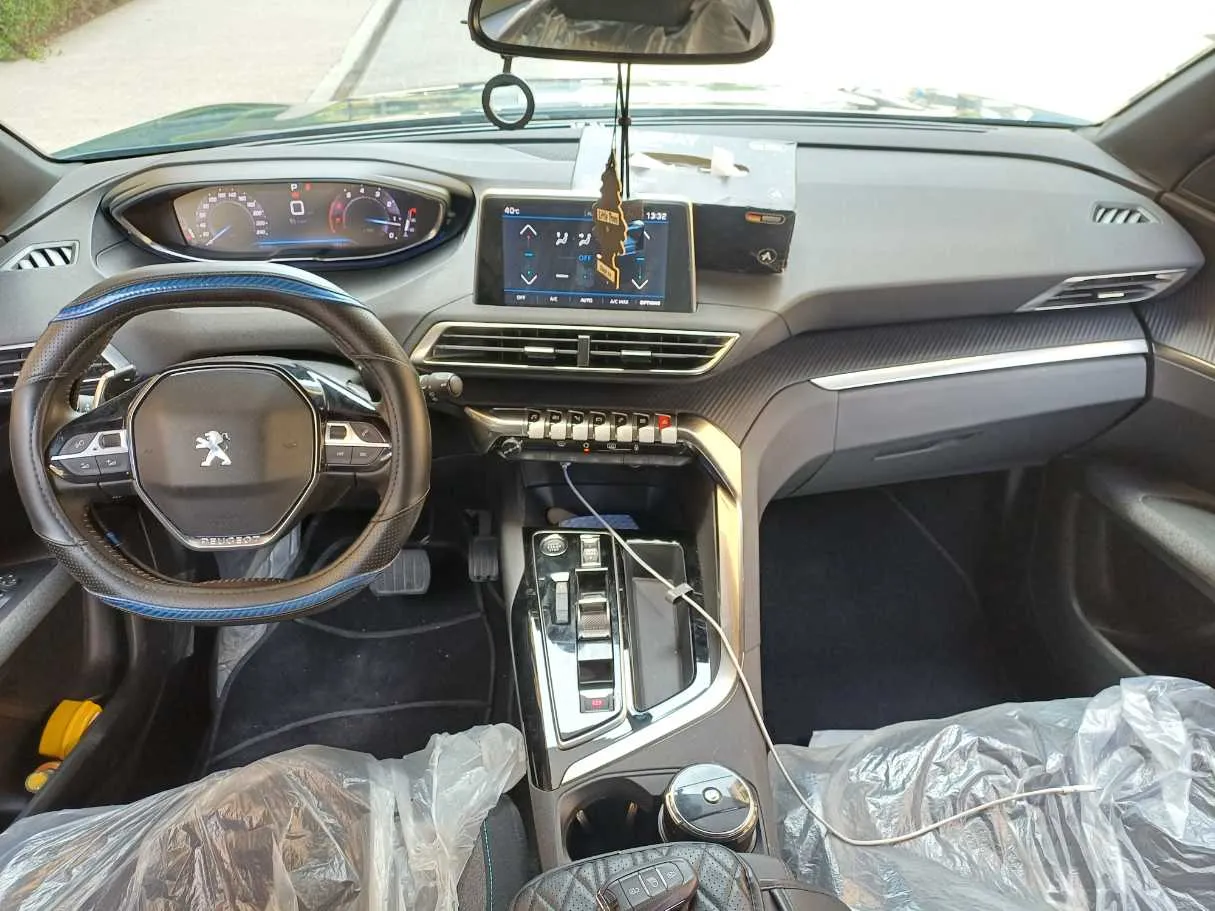 Car image 16
