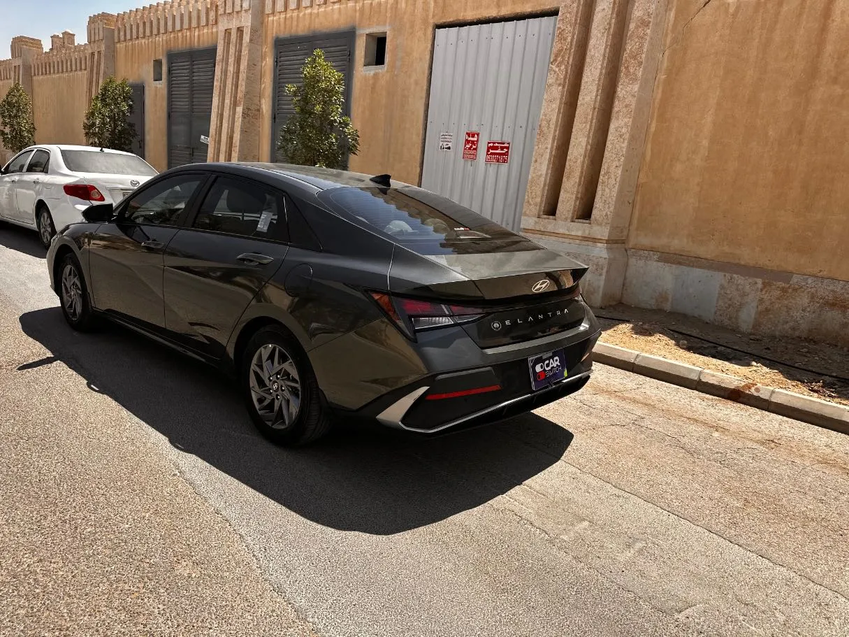 Car image 7