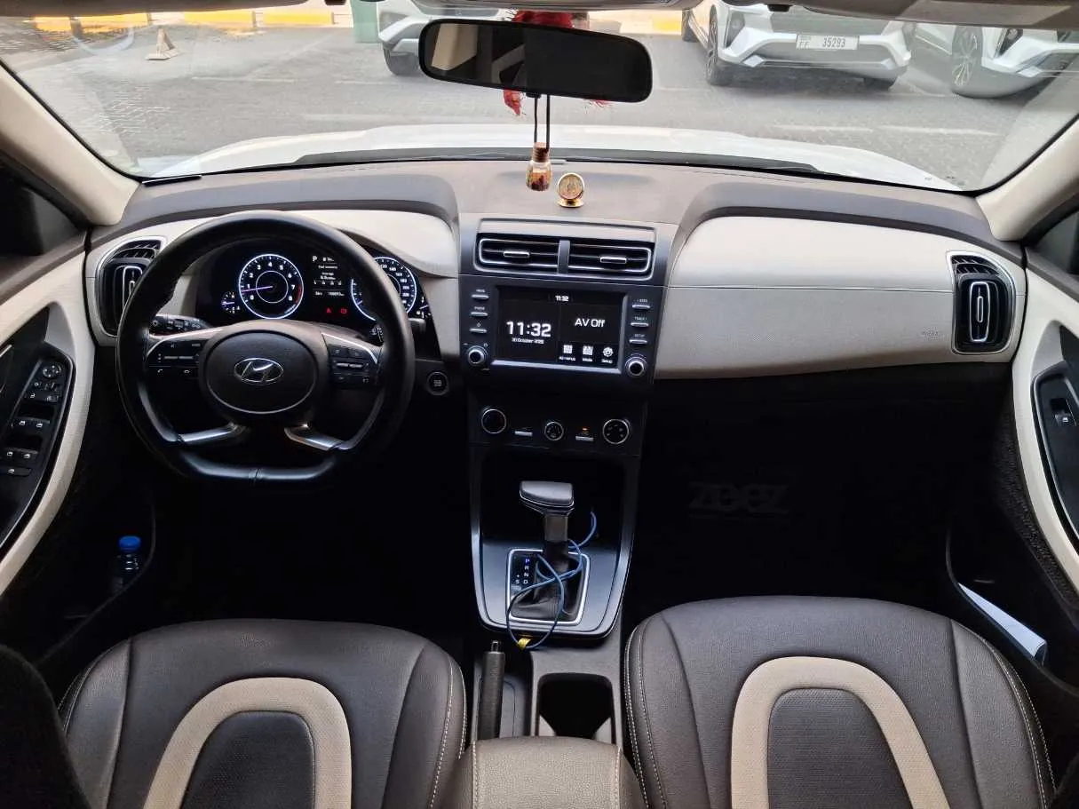 Car image 16