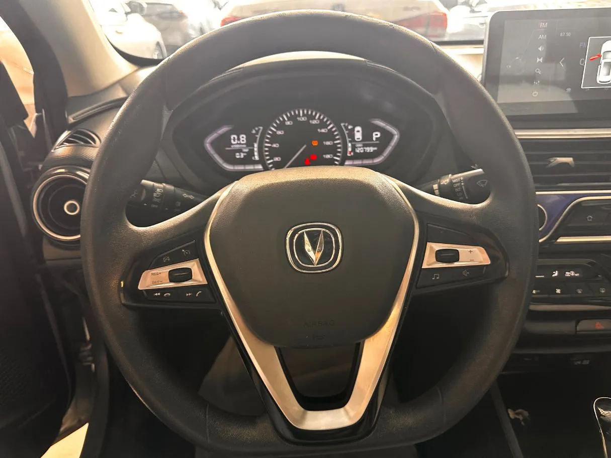 Car image 12
