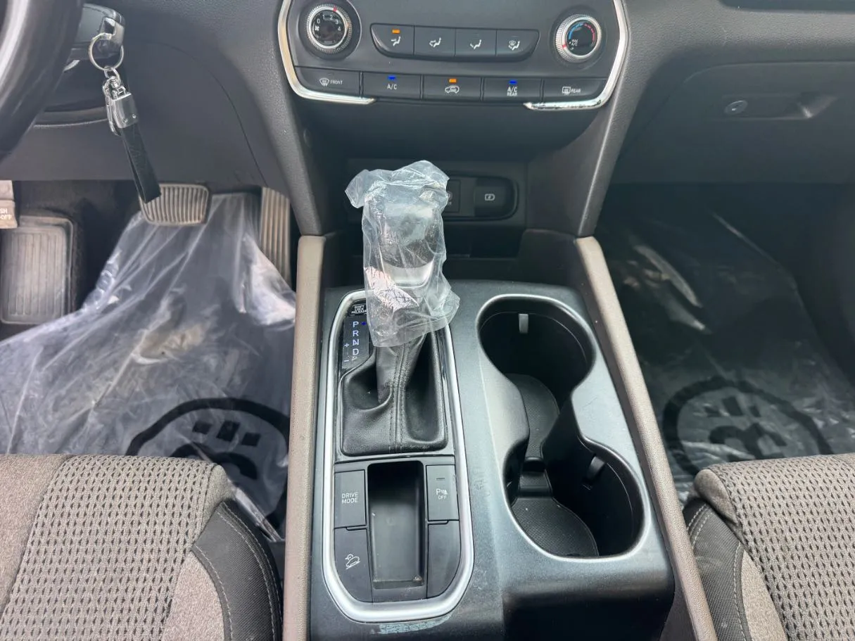 Car image 17