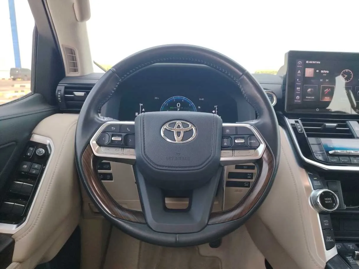 Car image 23