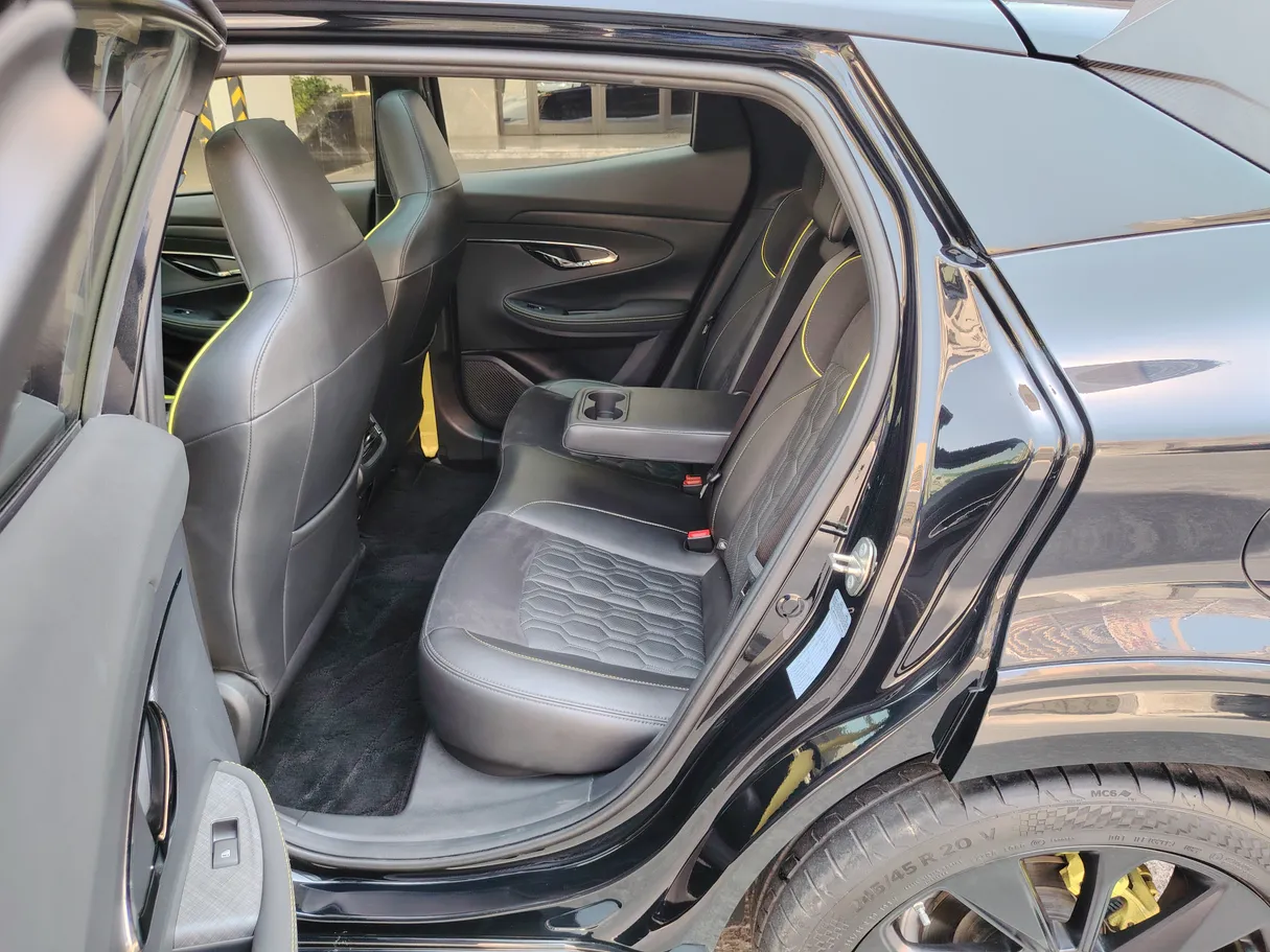 Car image 16
