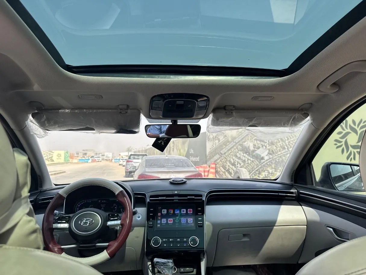 Car image 14