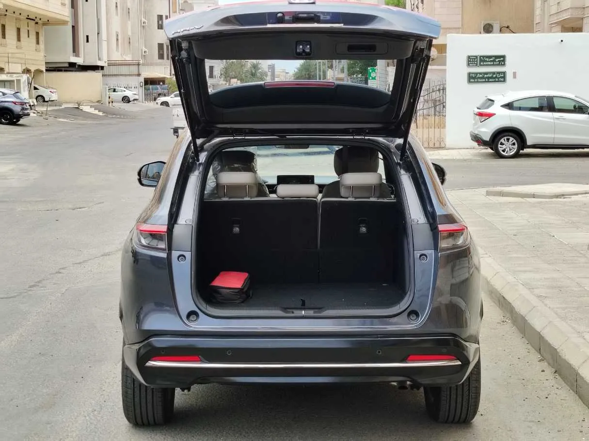 Car image 27