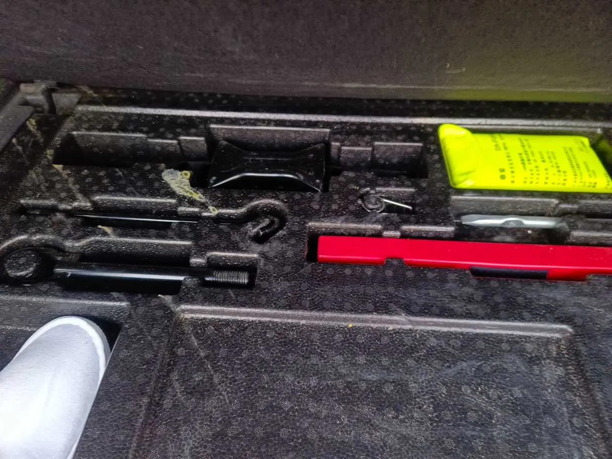 Car image 30
