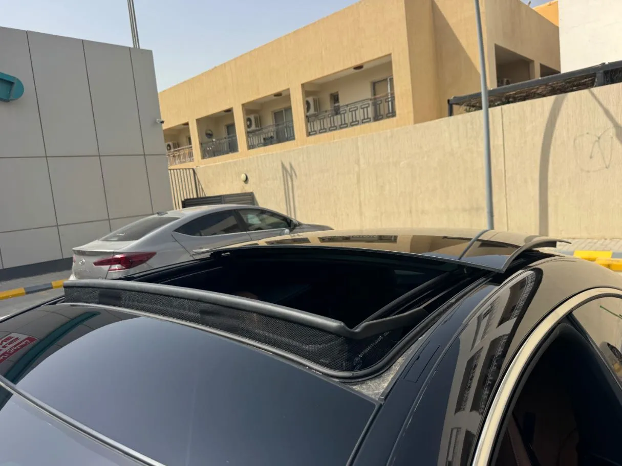 Car image 23