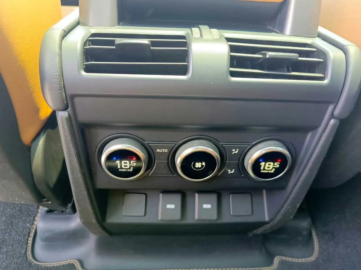 Car image 35