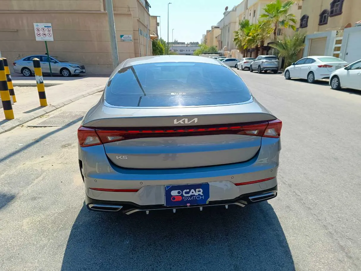 Car image 6
