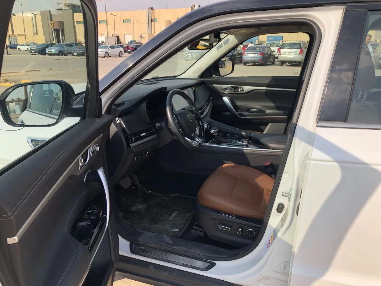 Car image 11