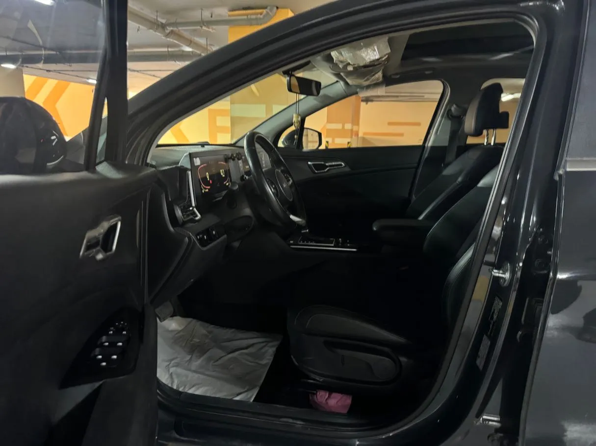 Car image 11