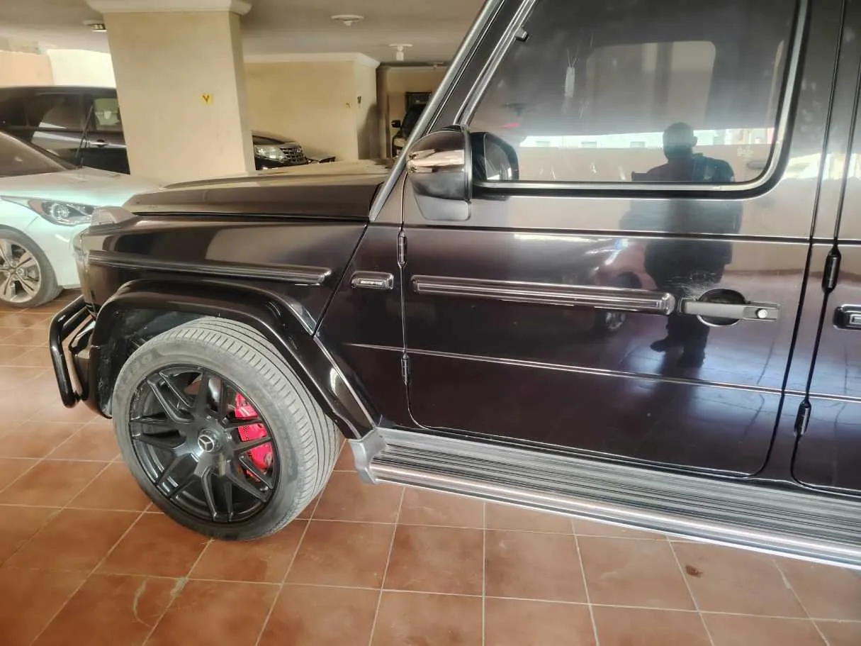 Car image 9