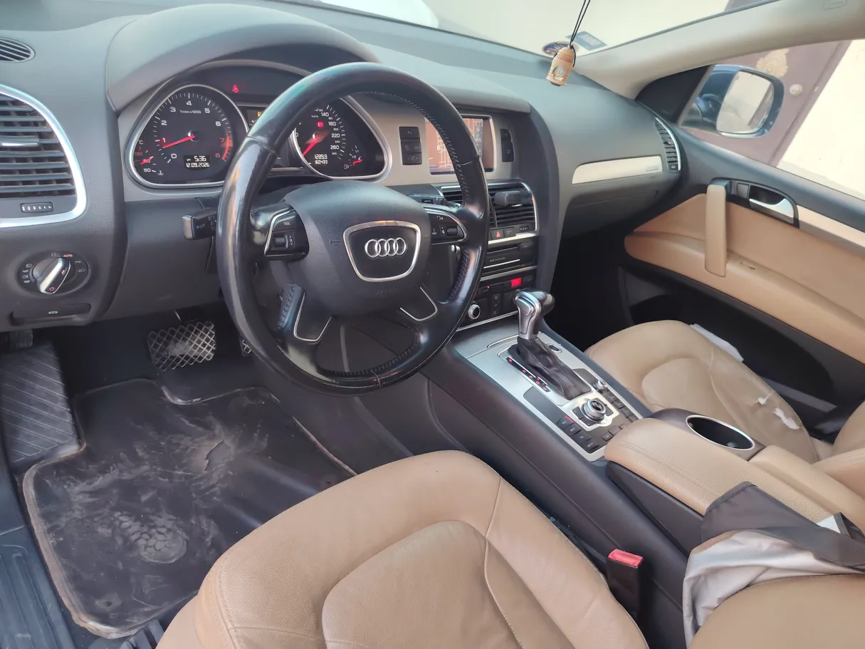 Car image 13