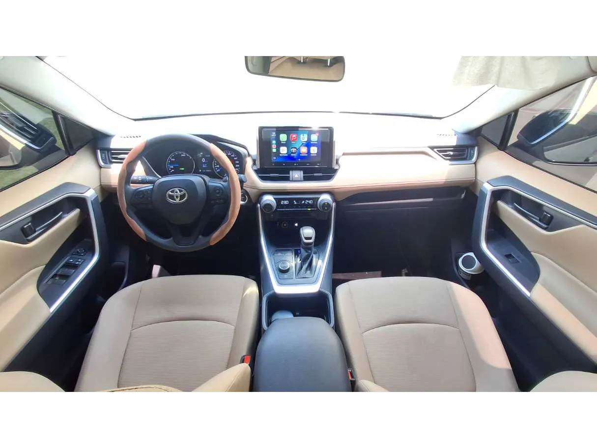 Car image 14