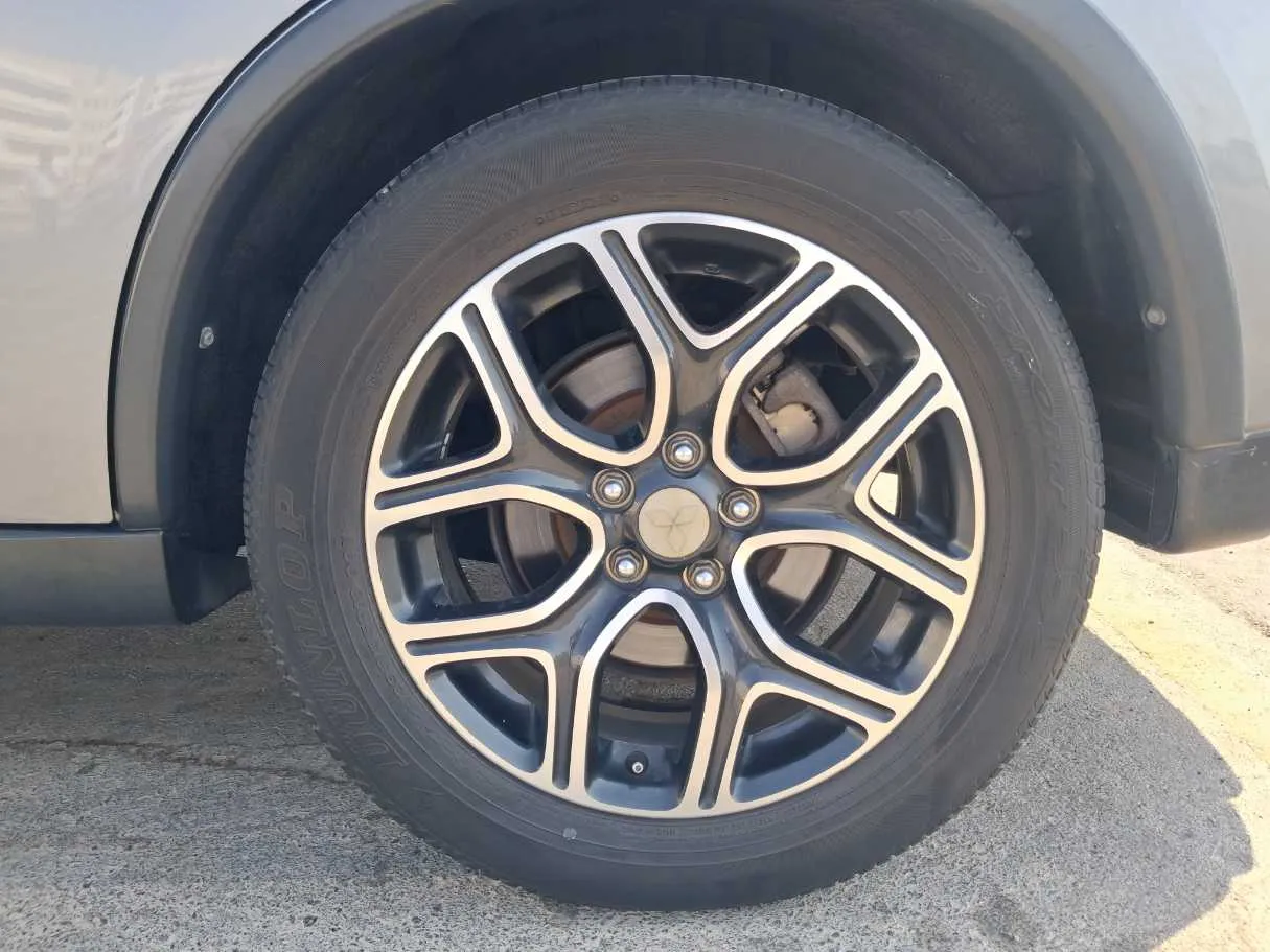Car image 9