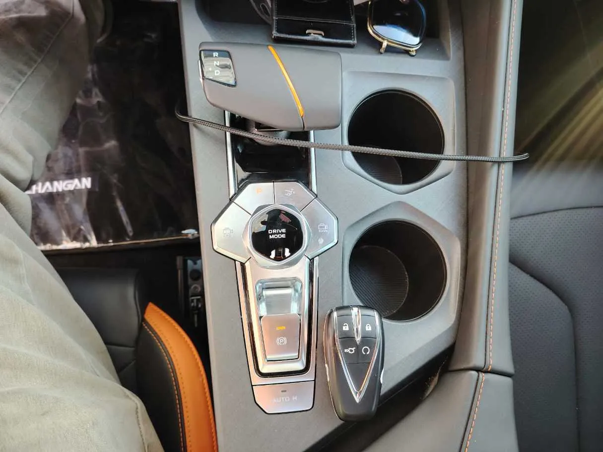 Car image 26