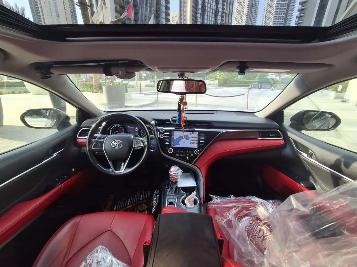 Car image 18