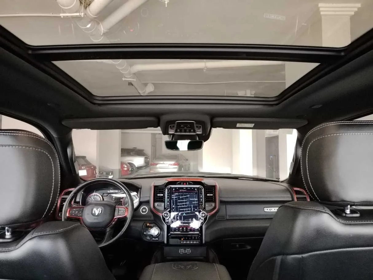 Car image 18
