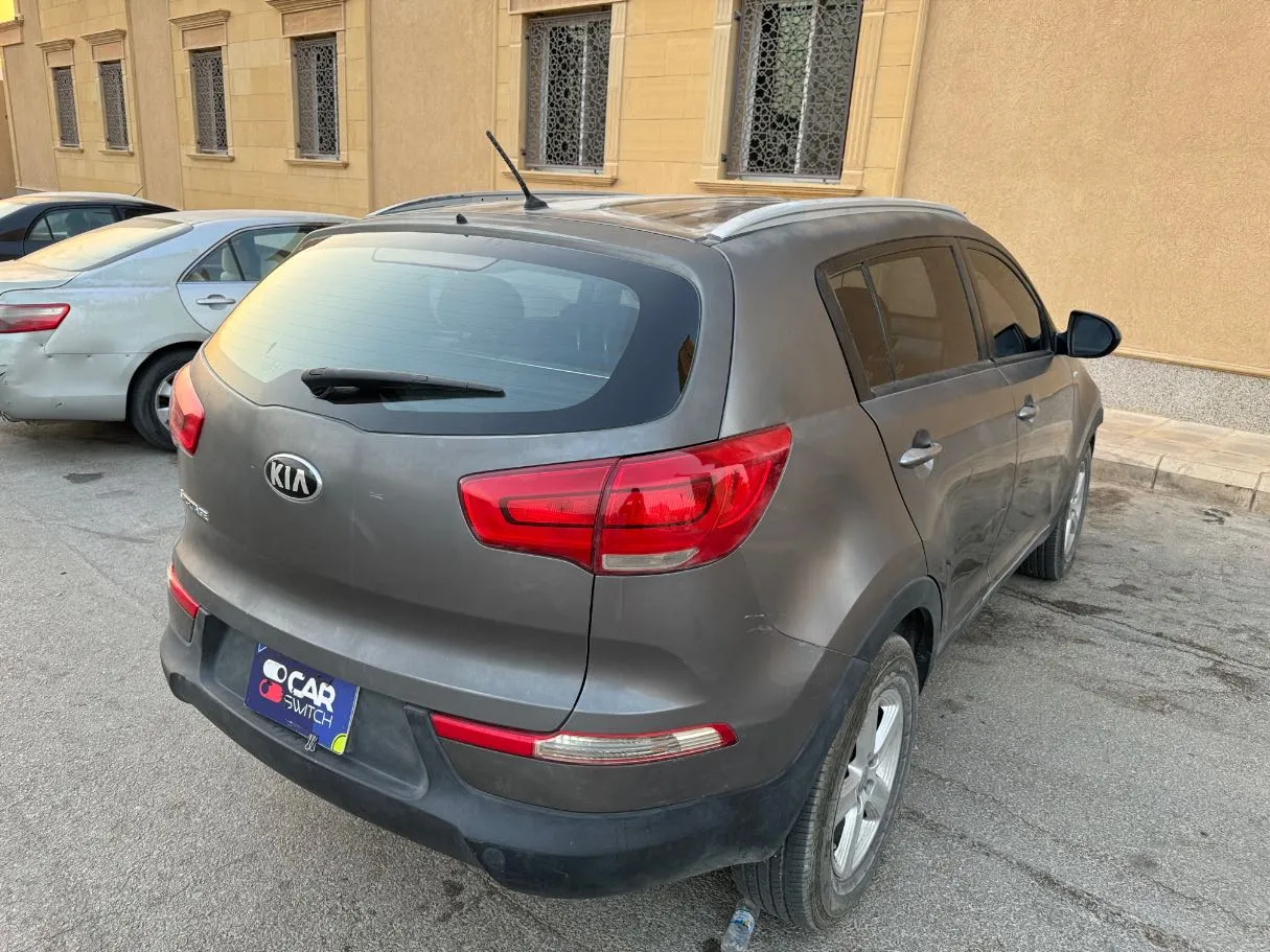 Car image 5