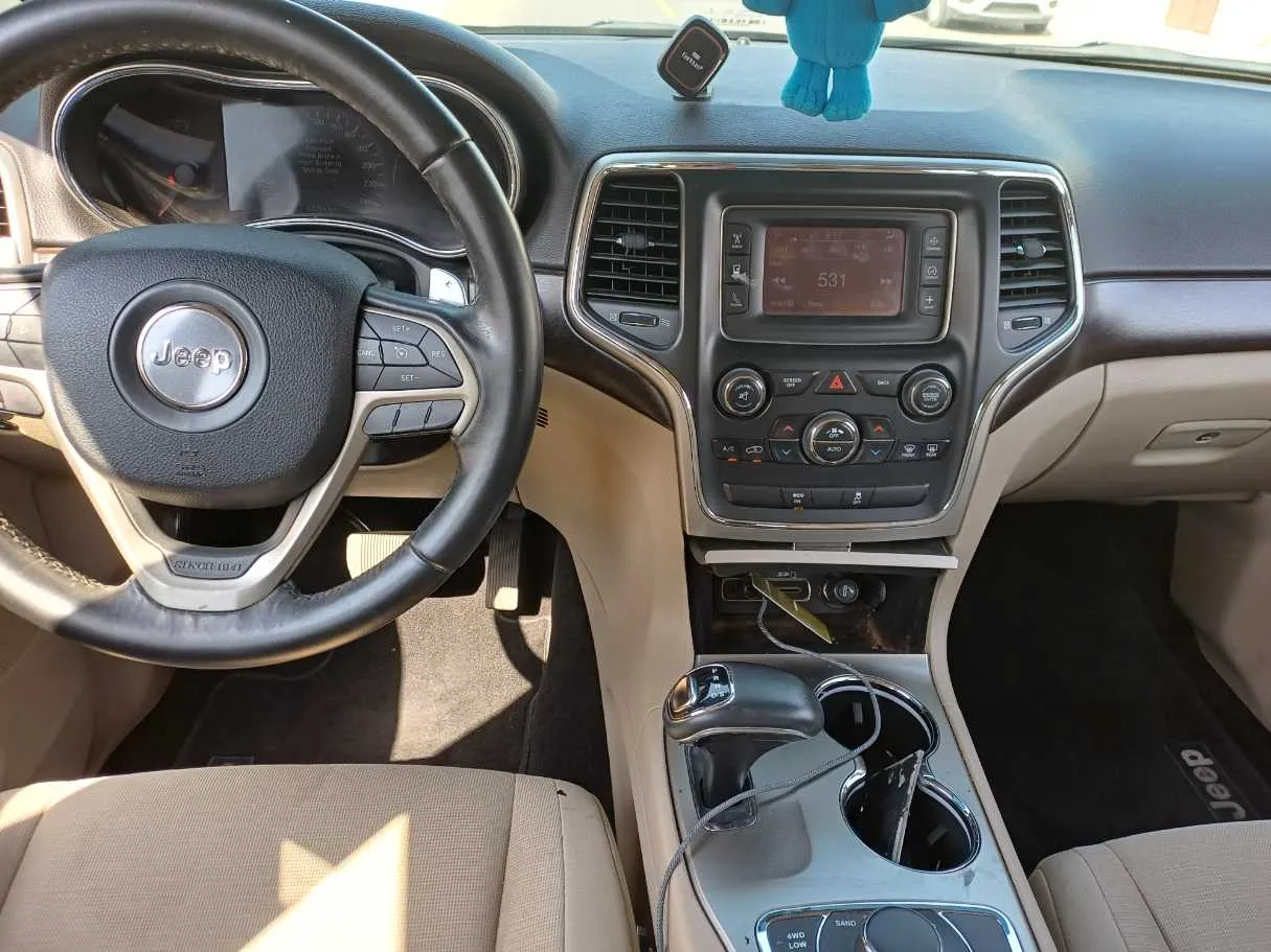 Car image 16