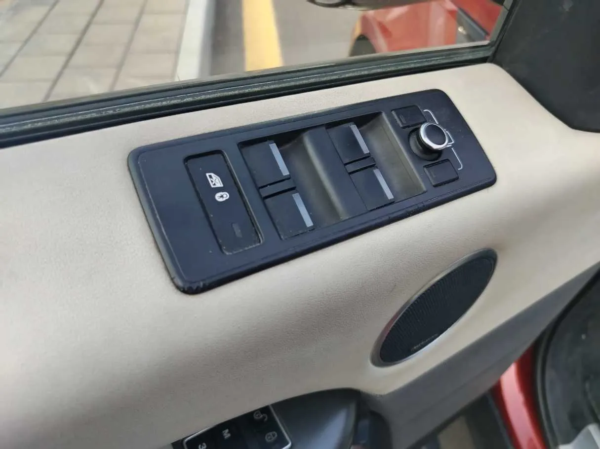 Car image 28