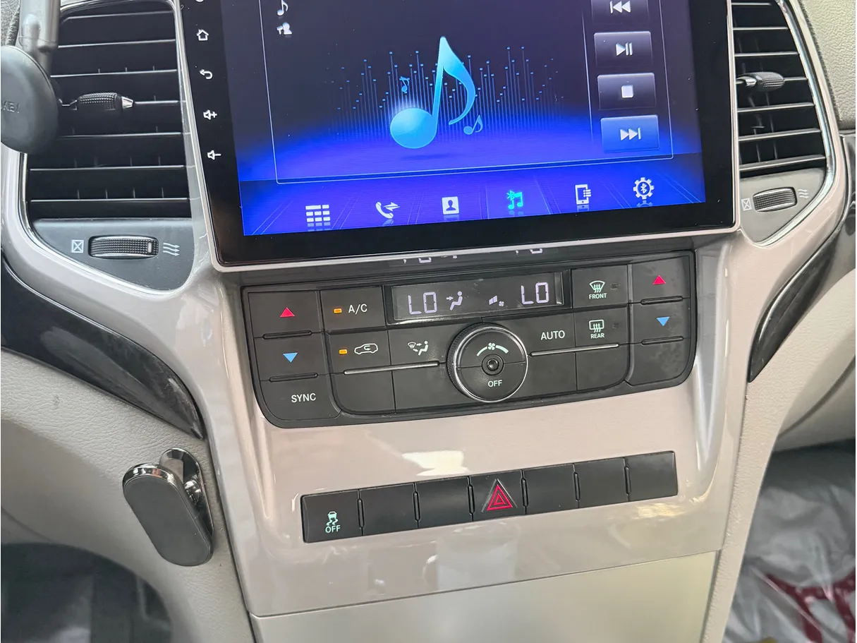 Car image 7